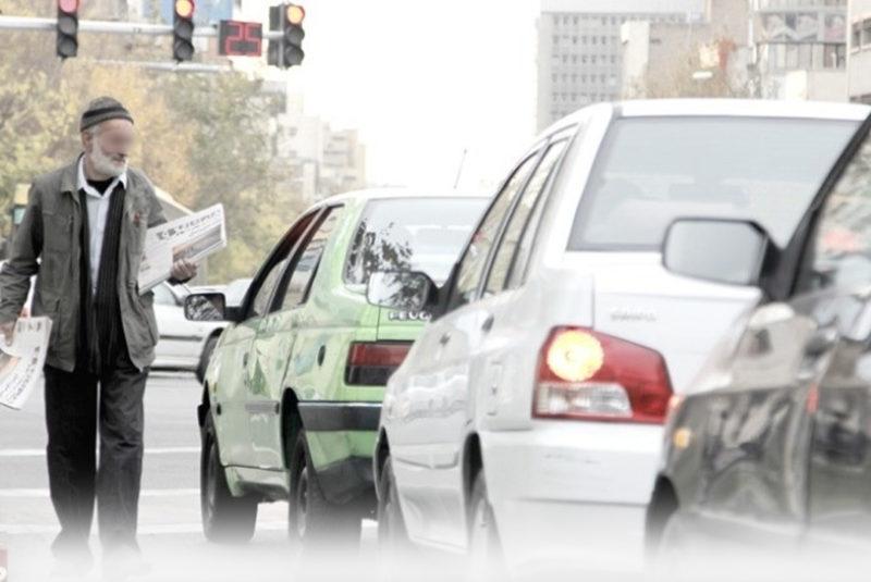 پیرمردِ کار ! / روایت دستان لرزان پیرمرد ۸۲ ساله در خیابان های شهر