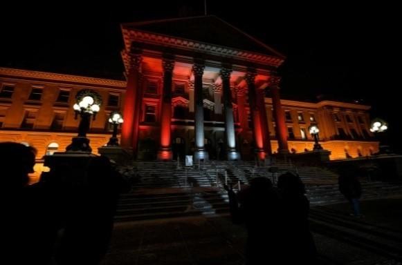 ایرانیان ساکن کانادا در سوگ جانباختگان سقوط هواپیما (+عکس)/ از تازه داماد و عروس تا دانشگاهیان