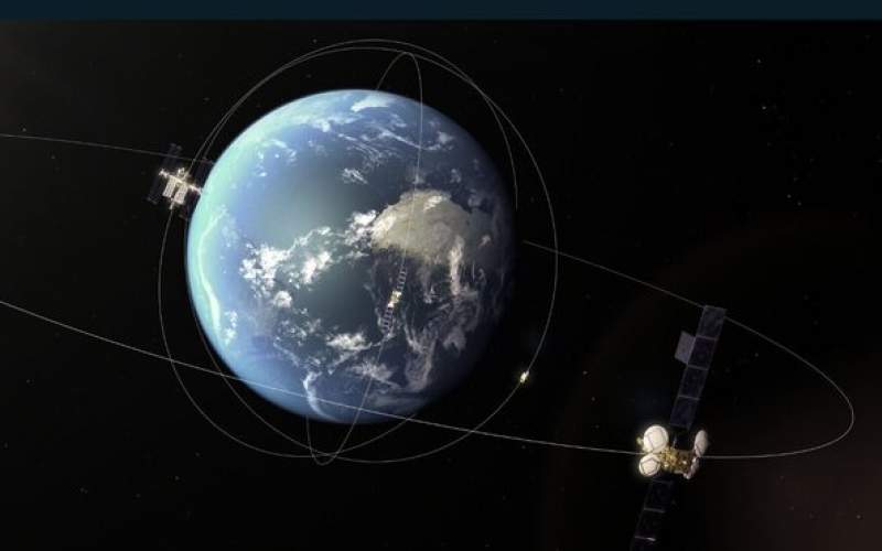 عبور یک سیارک از بیخ گوش یک ماهواره