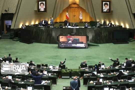 مجلس دهم پایان یافت/ لاریجانی: ۲۰۰ قانون تصویب کردیم؛ مجلس دهم مظلوم واقع شد