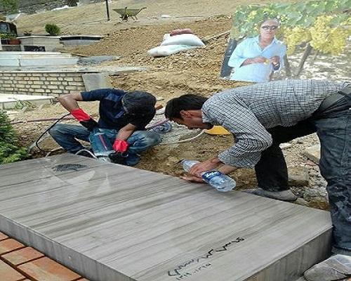 نصب سنگ مزار کیارستمی (عکس)