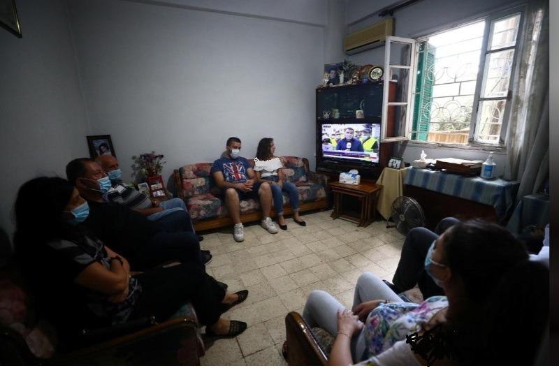 اعضای خانواده فرد مفقود شده در انفجار لبنان