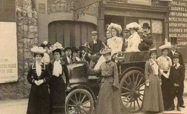 اولین ماشین عروس جهان(+عکس)