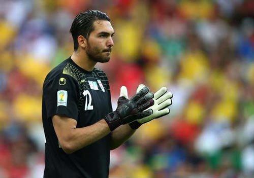 درگیری فیزیکی بین علیرضا حقیقی و معاون باشگاه استقلال/ دروازهبان پیشین پرسپولیس بینی خطیر را شکست
درگیری فیزیکی بین علیرضا حقیقی و معاون باشگاه استقلال/ دروازهبان پیشین پرسپولیس بینی خطیر را شکست