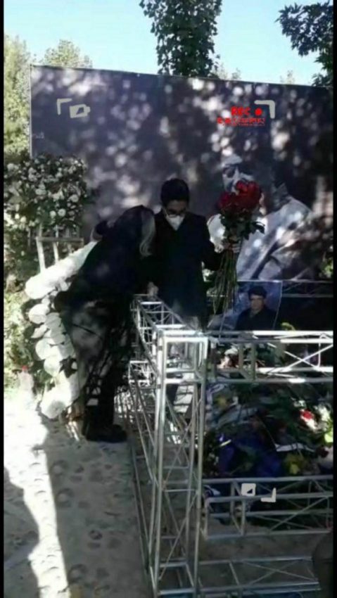 حضور خانواده استاد شجریان بر مزار ایشان/ عکس|خبر فوری