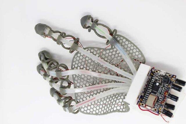 ابداع دستکشی که به حس لامسه مجهز است|خبر فوری