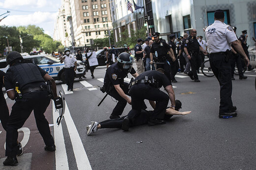 ببینید | اعتراضات علیه ترامپ در نیویورک به خشونت کشیده شد ببینید | اعتراضات علیه ترامپ در نیویورک به خشونت کشیده شد