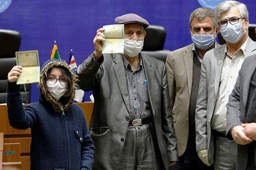 رونمایی از نخستین شناسنامه ایرانی فرزندان اتباع خارجی