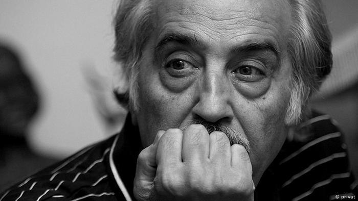 شبکه چهار، از همکار ساواک و همراه منافقین ستایش کرد