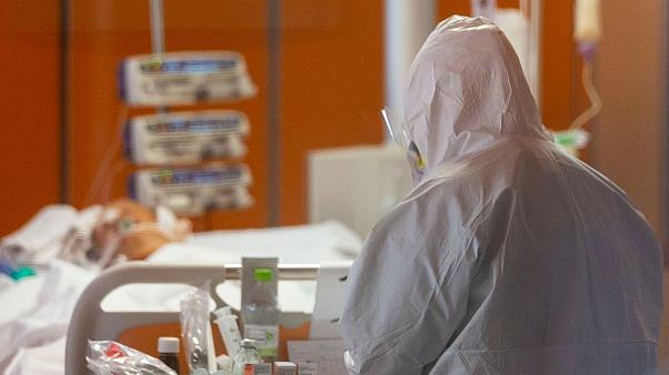 عواقب دورهمی‌های خانوادگی/ ۳ فوتی و ۲۰ مبتلا در یک مجلس ترحیم