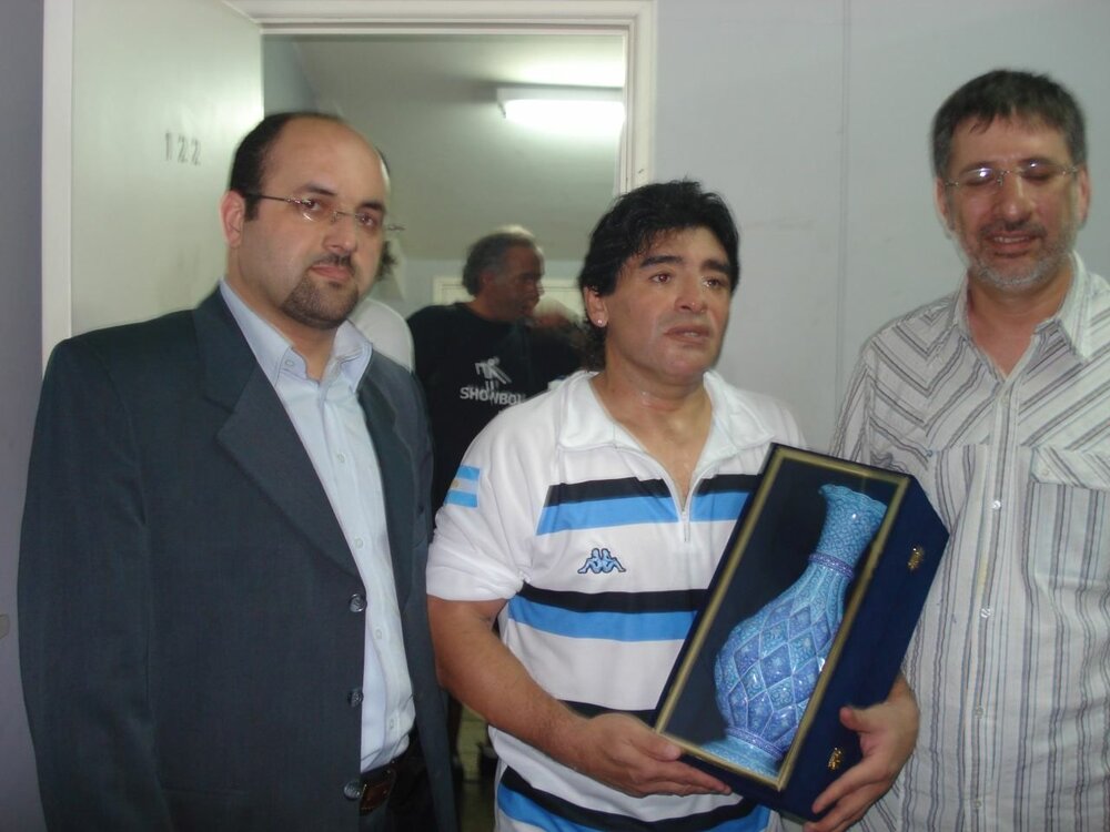 پیراهنی که به جای موزه به احمدی‌نژاد رسید!|خبر فوری