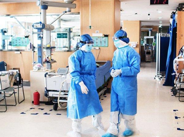 از “سوداگران واکسن کرونا” تا “بارقه‌های امید و لبخند میان کادر درمان”