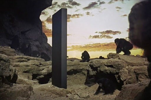 ستون‌های فلزی اسرارآمیز؛ یک شوخی هنری با چاشنی فرازمینی!|خبر فوری