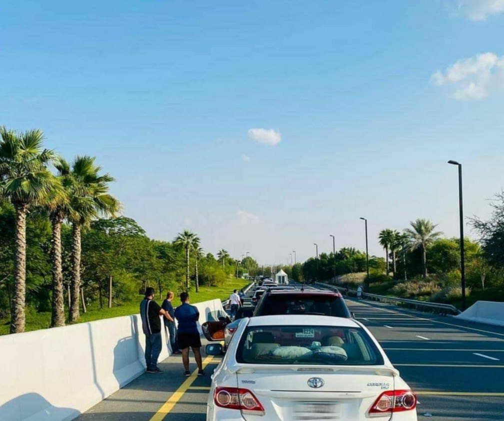 صف عجیب مردم دبی برای تزریق واکسن کرونا/ عکس