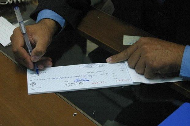 مردم نگران دسته چک هایشان نباشند/ اجرای قانون جدید چک تدریجی است