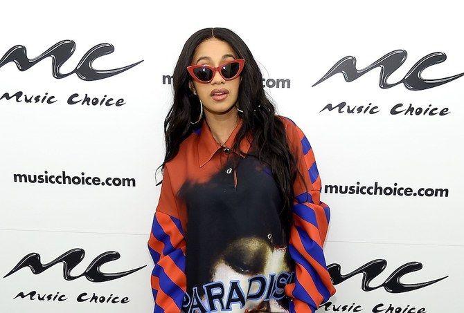 اگر یک پسر برایت گل خرید، تو هم برای او علف بخر!