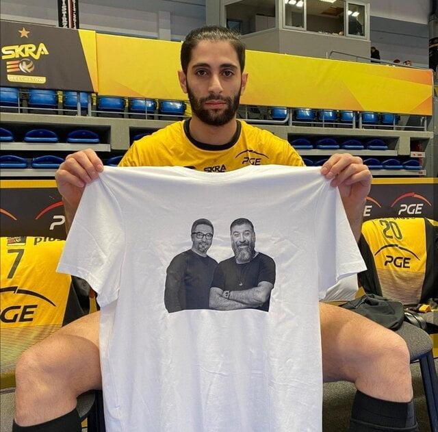 ملی‌پوش والیبال ایران به یاد انصاریان و میناوند در لهستان/ عکس