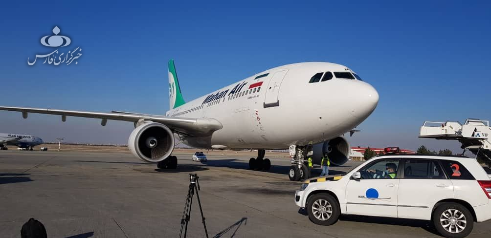 هواپیمای حامل اولین محموله واکسن وارداتی کرونا رسید|خبر فوری