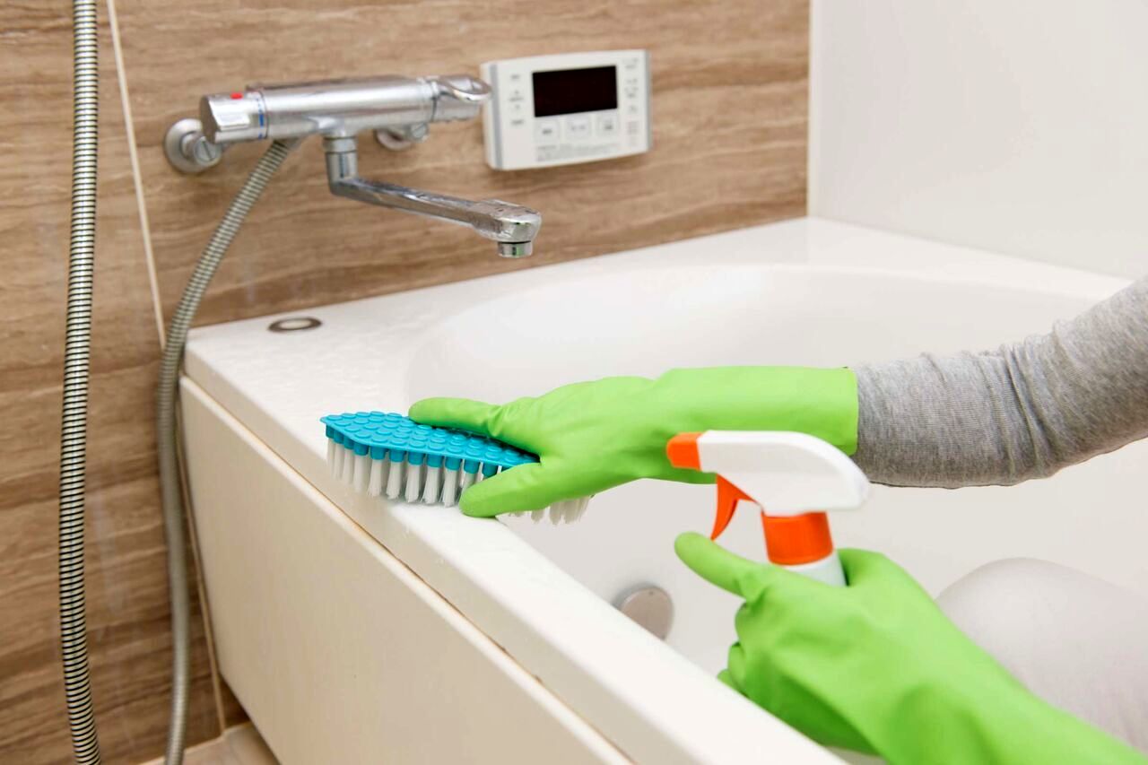 کاربرد جالب نوشابه که به ذهنتان نمی‌رسد/ از فر کردن موها تا تسکین درد