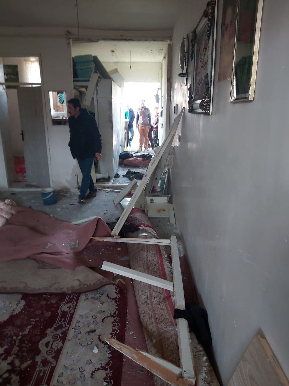 انفجار شدید ترقه دست‌ساز خانه‌ای را ویران کرد/ تصاویر