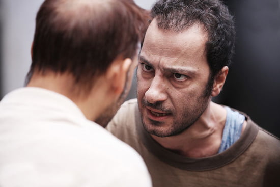 ساسی مانکن، سمیه نرو و یک مهمان ناخوانده