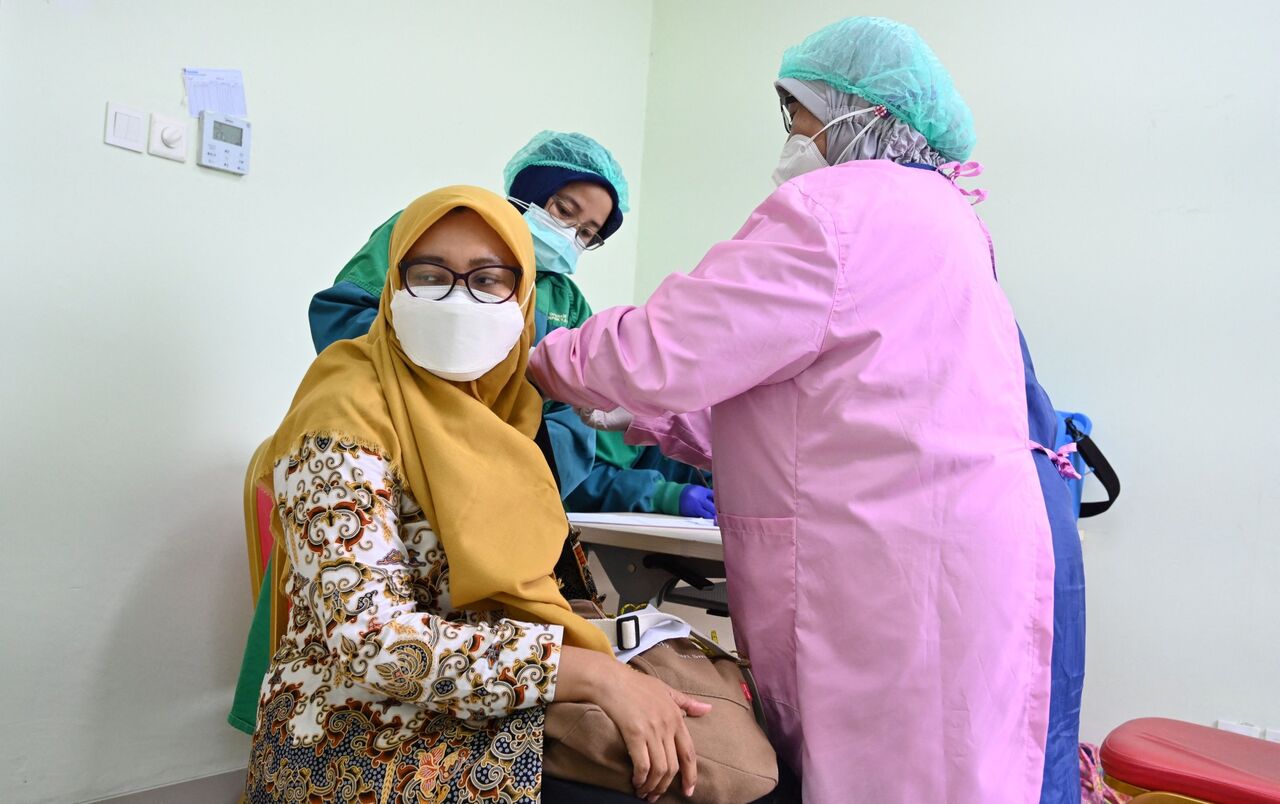 واکسن کرونا و عوارض آن/ زنان آسیب‌پذیرتر هستند|خبر فوری