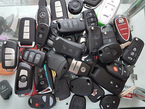 داوطلب کاندیداتوری یک فلافل‌فروش با ریموت به جای کلید!/ عکس|خبر فوری