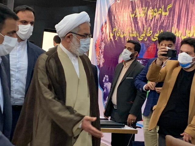 در نهایت شورای نگهبان است که باید تشخیص دهد و فرد مناسب را به مردم معرفی کند