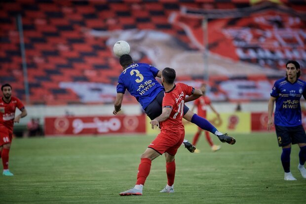 استقلال فاتح دربی نود و ششم شد/ حسینی فرشته نجات آبیها شد استقلال فاتح دربی نود و ششم شد/ حسینی فرشته نجات آبیها شد