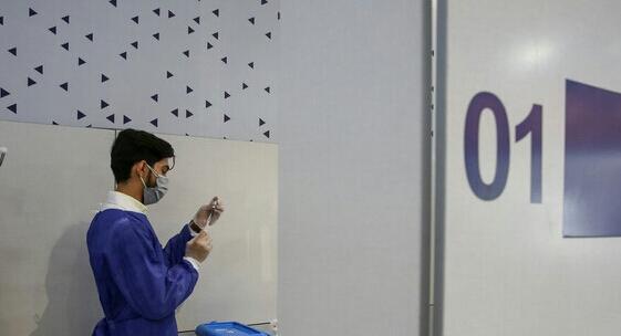 تکذیب تزریق فایزر در مرکز واکسیناسیون مشهد مال