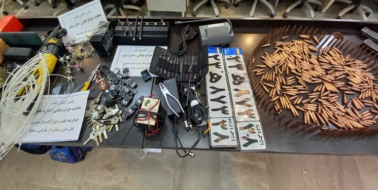 جزییات زد و خودرو پلیس با سارقان مسلح در تهران/ عکس جزییات زد و خودرو پلیس با سارقان مسلح در تهران/ عکس