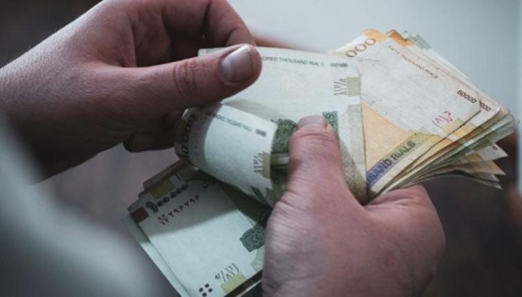 ۱۱ ماه کار بدون حقوق!/ کارگر شهرداری اندیمشک: برای نان شب وسایل خانه میفروشیم ۱۱ ماه کار بدون حقوق!/ کارگر شهرداری اندیمشک: برای نان شب وسایل خانه میفروشیم