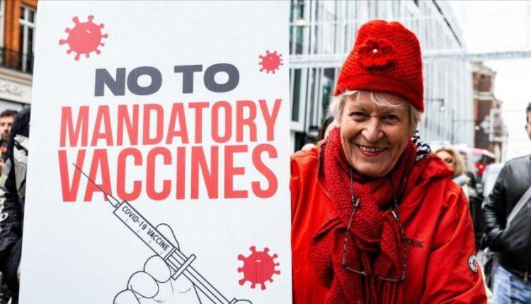 تشویق یا تنبیه؛ دنیا با واکسن‌گریزان چه می‌کند؟