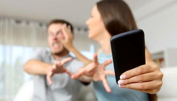 خیانت دیجیتالی چه آسیبی به زندگی زناشویی شما می‌زند؟