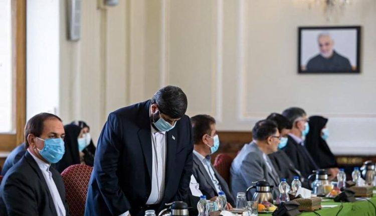 به‌جز نماینده سیلی‌زننده، گویا نماینده نمازگزار مجلس انقلابی هم دروغ می‌گوید