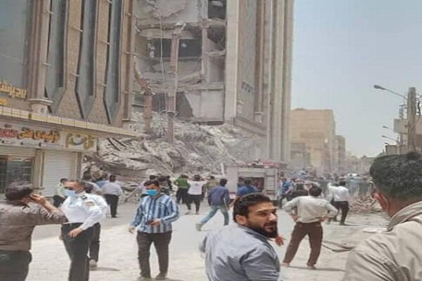 عکس‌هایی از “متروپل” فروریخته در آبادان