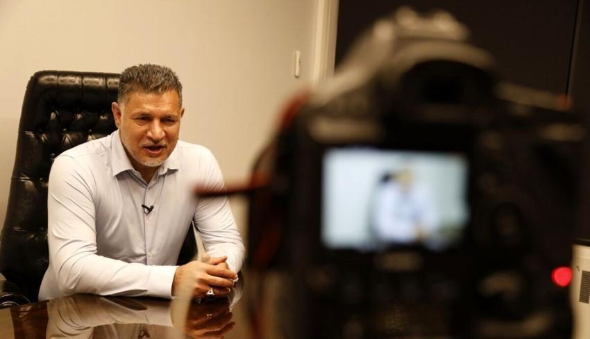 حمله “مجری جهان‌آرا” به علی دایی: مرد باش تا سقوط جمهوری اسلامی کاسبی نکن!