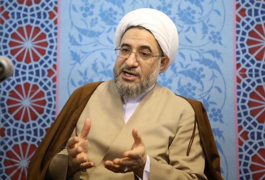 حضرت آقای اراکی! این تعریف “زن فاحشه” است، نه زن بی حجاب