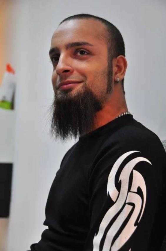 محمد مهدی معارفی، خواننده مشهور به متین دو حنجره محمد مهدی معارفی، خواننده مشهور به متین دو حنجره