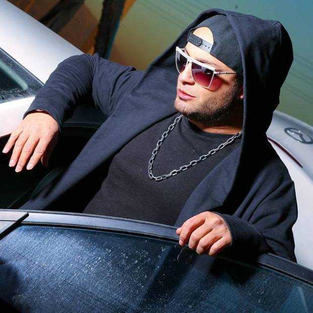 محمد مهدی معارفی، خواننده مشهور به متین دو حنجره محمد مهدی معارفی، خواننده مشهور به متین دو حنجره