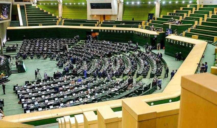 پاداش پرداختی به مدیران شرکت‌های دولتی، بانک‌ها و بیمه‌ها چارچوب‌دار می‌شود