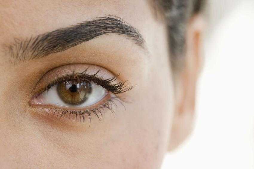 چرا موهای ابروی من می ریزد؟