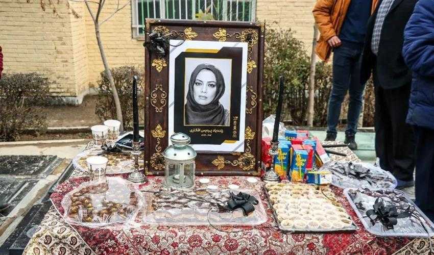 خاکسپاری پردیس افکاری بازیگر با حضور هنرمندان (+عکس)