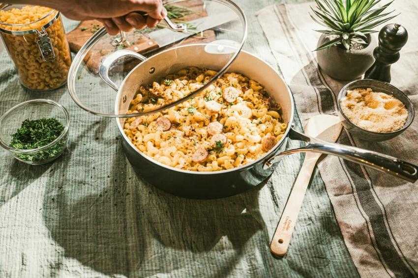 A pot of macaroni and cheese

Description automatically generated