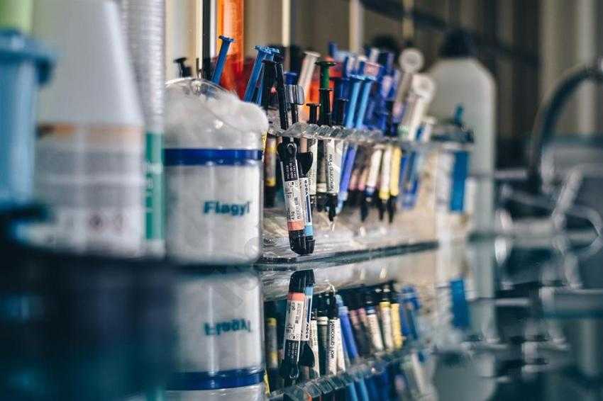 لیست ملزومات و ابزار مورد نیاز دندانپزشکی در سال ۱۴۰۳