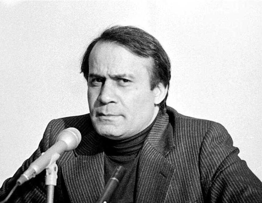 جدل ثریا قاسمی بازیگر با صادق قطب‌زاده در روزهای اوایل انقلاب ؛ من دیدم خانمی را کتک می‌زدند