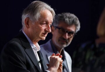 پدرخوانده هوش مصنوعی هشدار داد: این مشاغل در معرض خطر نابودی هستند