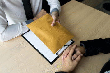 بررسی مزایای پاکت پستی حبابدار نسبت به پاکت ساده