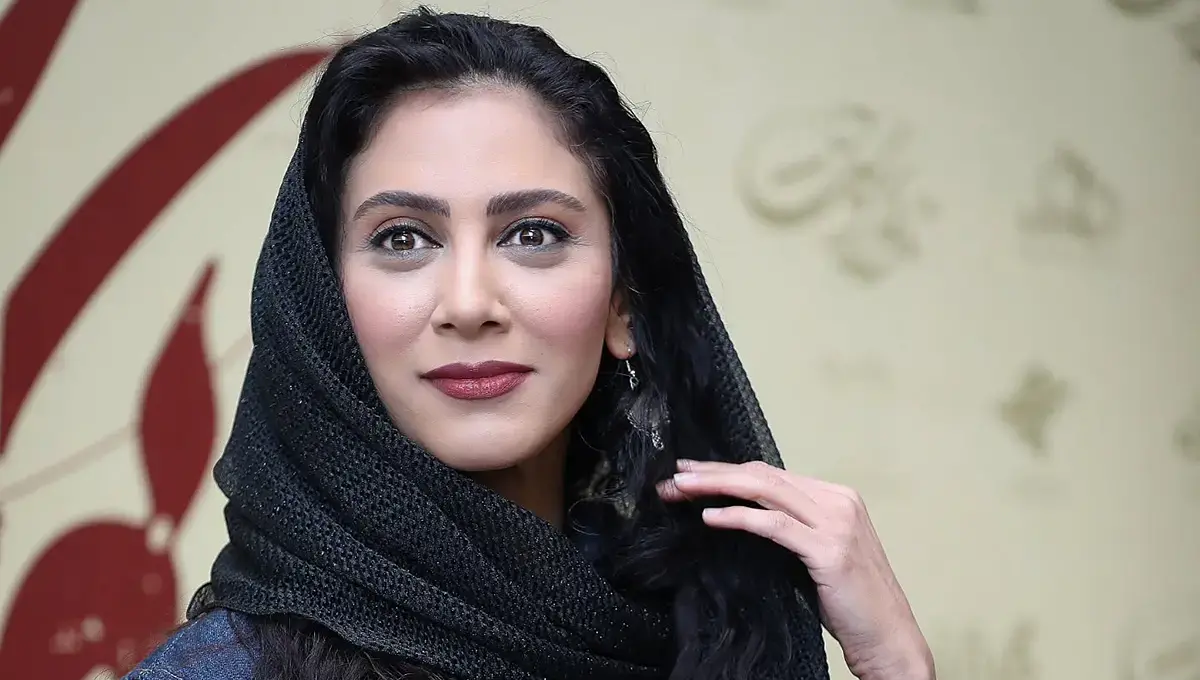 مونا فرجاد با استایلی شیک در اکران «ناتور دشت» (عکس)