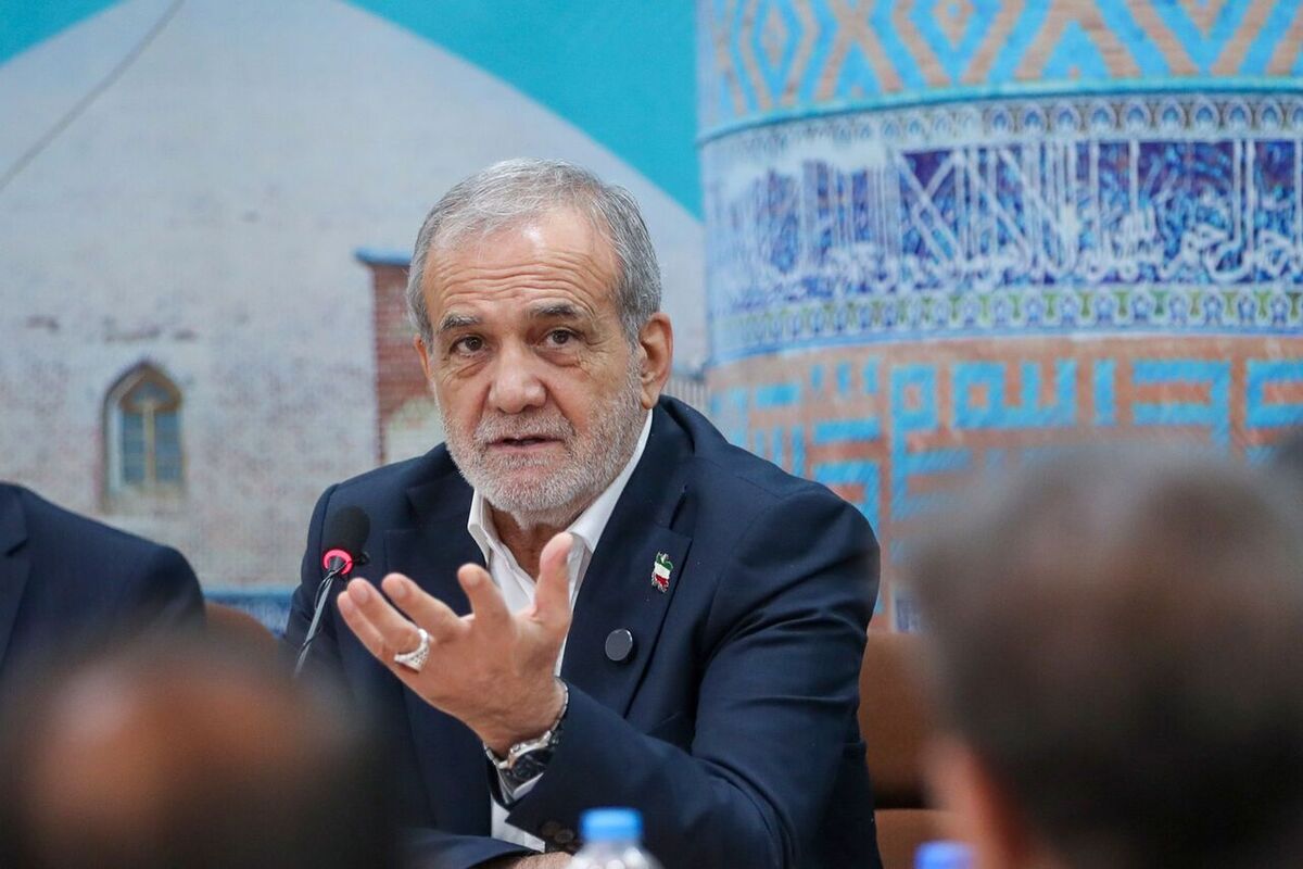 پزشکیان: از حضرت آقا درخواست کردم که کارمندان ۹ بیایند و ۱۳ بروند، چرا که کاری انجام نمی‌دهیم، کار نداریم که انجام دهیم